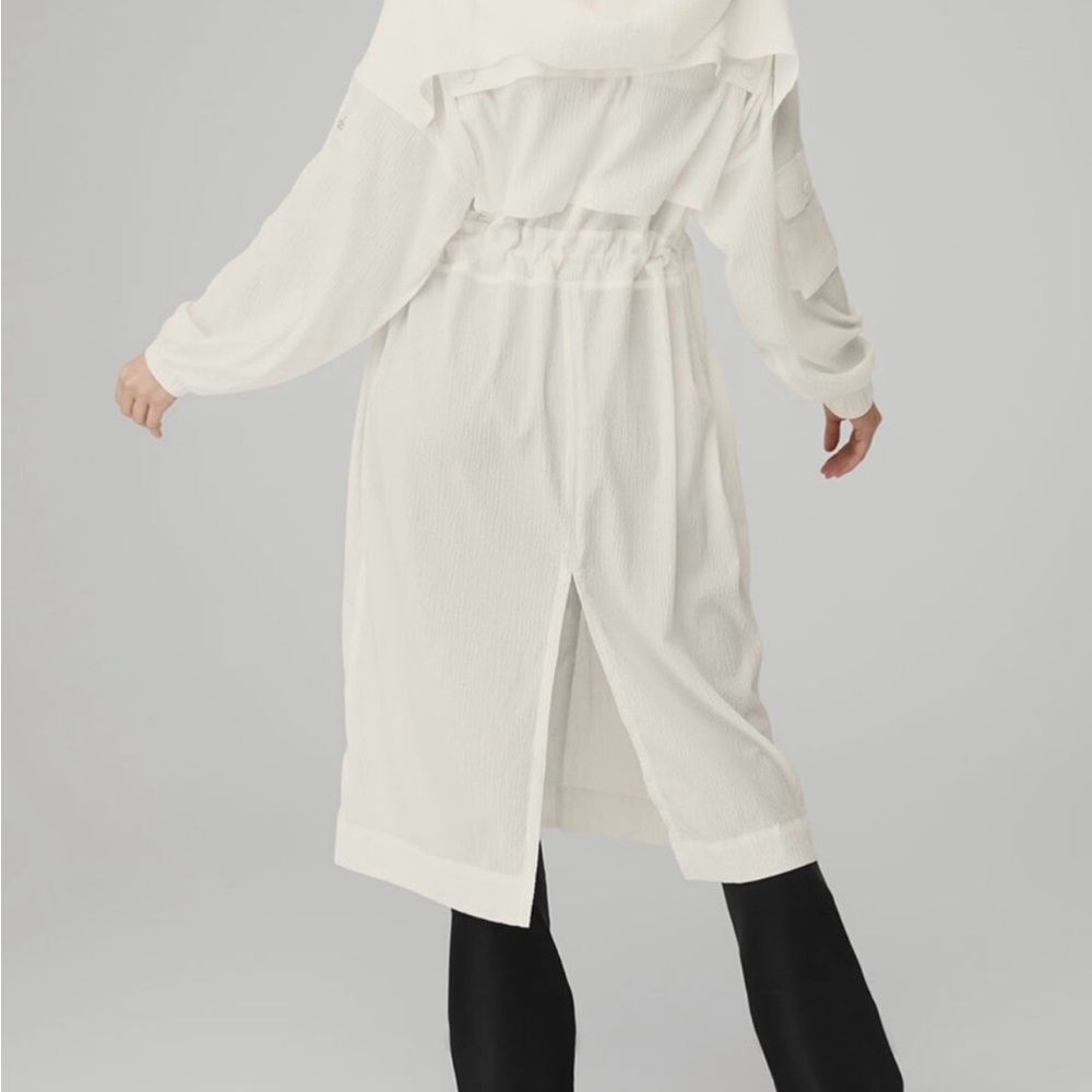 Alo Yoga Summer Nights Lightweight Coat in Ivory White - Picture 2 of 5